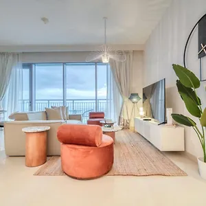 Alluring 1br At Harbour Views Tower 1 By Deluxe Homes