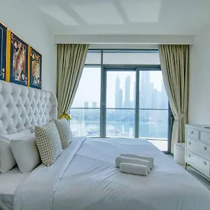 New Spectacular 2br W/marina Views