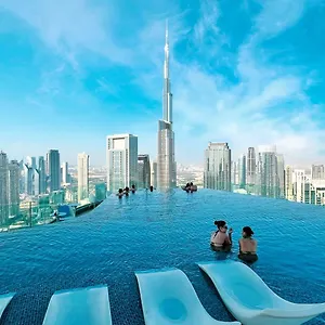 5 Star High Rise Luxury Apartment, Infinity Pool With Stunning Burj View - Brand New Dubai