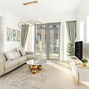 Elegant 1br With Balcony Views Of Burj Khalifa & Canal Dubai