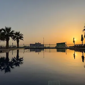 Modern High-floor 1br With Balcony, Pool Access & Golf Course View, Up To 4 Guests, By Stayfinity