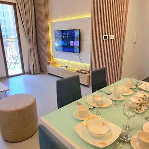 Bareez Bliss Retreat Elegant 2br With Balcony, Pool & Park View Daire