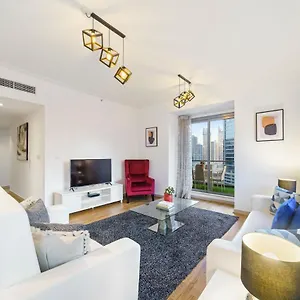 Contemporary & Roomy 2br With Burj Khalifa View Apartment