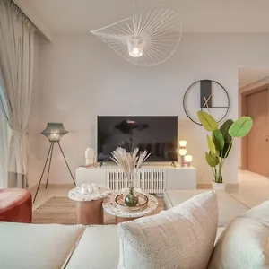 Apartment Tropical 2br At Harbour Views Tower 1 By Deluxe Homes Dubai