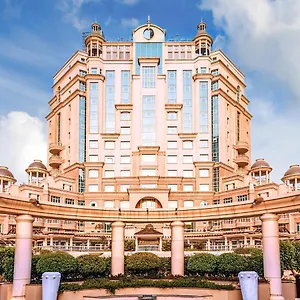 Swissôtel Al Murooj