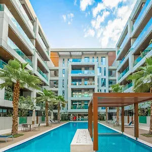 Fam Living Walk - Opposite Walk Mall - 2a *