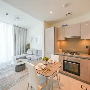 Bright With Panoramic Cityscape Views Apartment *