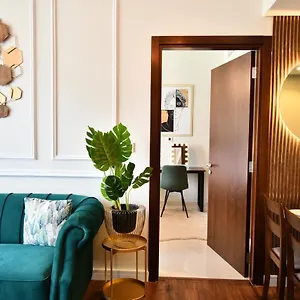 Vera Residence-canal Viewing Mall Walking 2br Chic Apartment Dubai