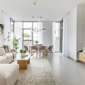 Frank Porter - Pulse C2 Apartment