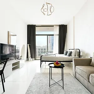 Trophy - Sunflower Sunrise W Free Parking Apartment *