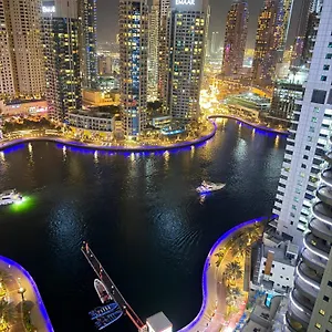 Stunning Marina-view 1 Bed Daire *