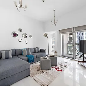 Iconic Living - 2br In Cayan Tower, Marina * دبي