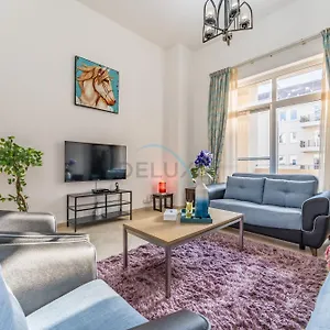 Community View 2br With Private Balcony Near Golf Club, Sherlock House 2, Motor By Deluxe Homes 迪拜