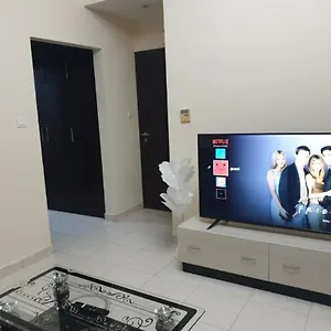 شقة Masters Bedroom With Balcony & Shared Kitchen دبي