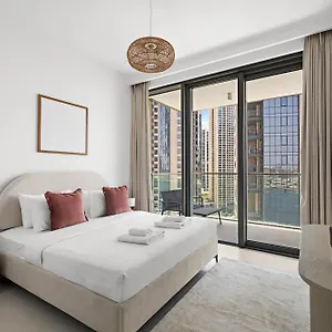 Vayk - Bright & Elegant 2 Bd With Creek Views 아파트