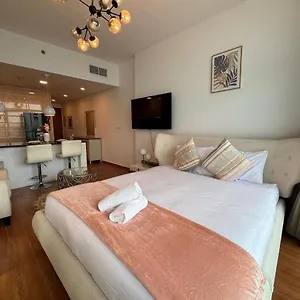 Cozy L Perfect For Couples アパート ドバイ