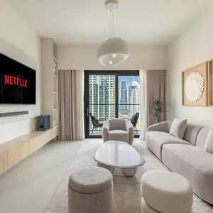 Burj Khalifa View - 4br - Steps From Mall *