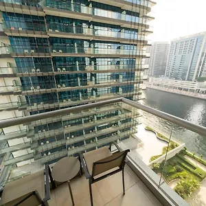 شقة Luxe 1br 5star W & Infinity Pool Canal & Burj Views دبي