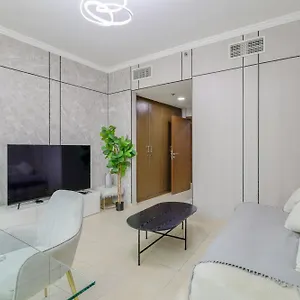 Spacious Beds In Downtown Apartment Dubai