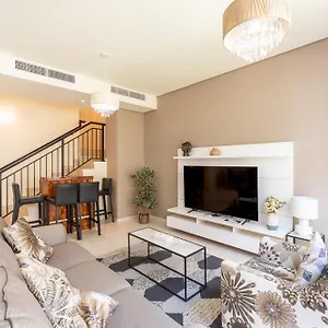 Serene 3br With Private Backyard In Damac Hills 2 By Bhavan فيلة دبي