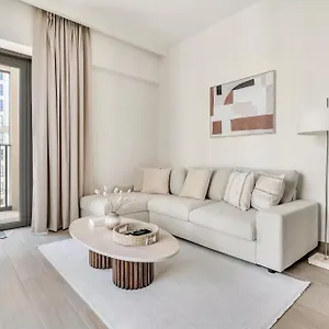 1-bed At Creek With Pool, Gym And Balcony