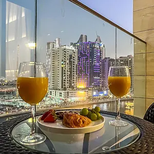 Stylish With Canal View Apartment Dubai