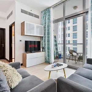 Modern 1br Near Jbr, Marina Views, Pool & Gym شقة