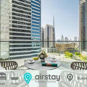 Airstay - Sleek - Burj Khalifa & Pool Views - Monthly Offer Available شقة دبي