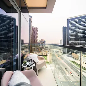 Vogue Spacious One Bedroom With Balcony Downtown Amazing Burj View From The Swimming Pool Located Bellevue Tower Walkable To Burj Khalifa And The Mall * 두바이