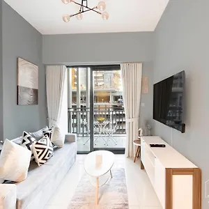 Stylish 1br L Zada Tower L Pool, Gym & Vibes *