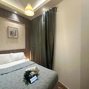 Royal Retreat For Couple In Tecom Barsha Heights 홈스테이 두바이