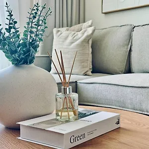 Verdant 1br Calm With Free Parking Pool And Gym! Апартаменты *