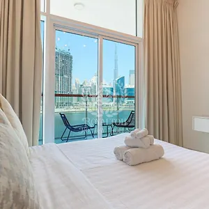 아파트 Royalton - Cozy With Burj Khalifa & Canal Views 두바이