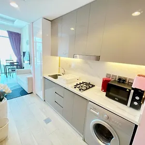 1017 Modern In Prime Location Pool View Апартаменты Дубай
