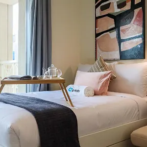 Higuests - Snug Studio With Balcony In The Heart Of Downtown