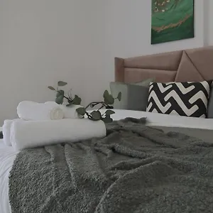 Lovely In With Many Amenities Apartment Dubai