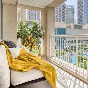 Apartment Maison Privee - Radiant Urban Retreat With Iconic Burj Khalifa Vws Dubai