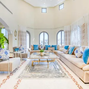 Apartment Stunning With Private Pool & Beach Access *