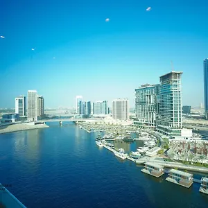 Apartment Modern Spacious 2br Canal View -business Bay *