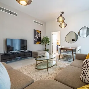 Charming 2br In Boulevard Crescent - Downtown Apartment *