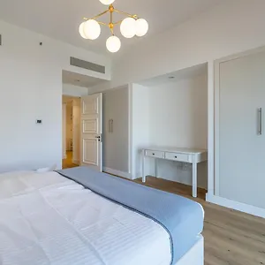 In Golden Mile With Access To Fairmont *