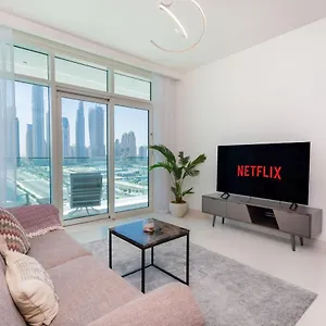 Vayk - Stunning Two Bedroom With Private Access Apartment *