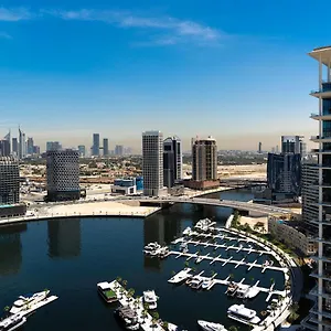 Stunning 1 Bed With Burj Khalifa & Canal View *
