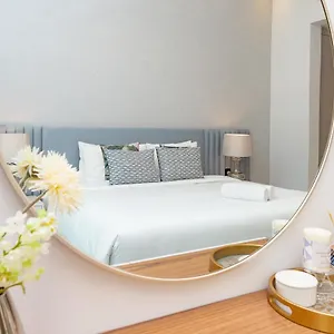 Apartment Bright And Cosy 2brmaids With Sea View And Riva Club Access *