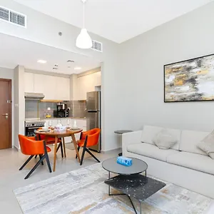 Beautiful Huge I Fully- Furnished Apartment *