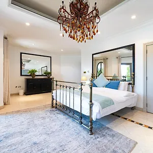 Palm Jumeirah Beachfront Private Pool 5 Bedroom & 1 Maids With Access To