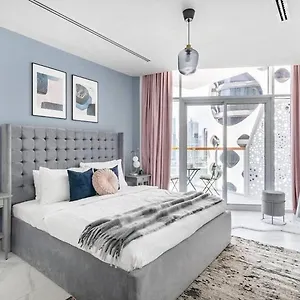 Lux Marasi Moods 2bd 7px Burj Khalifa & Canal Views *