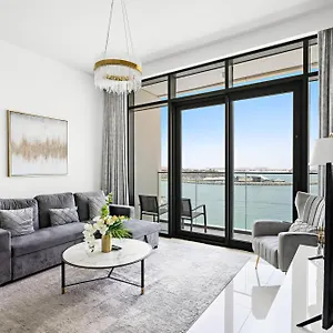 Seaside Serenity: 1-br With Access Apartment