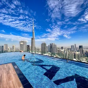 Highest Infinity Pool In Downtown Apartment