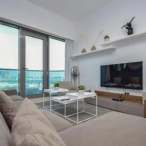 Spacious 1br With Balcony & Rooftop Pool The Bay Business Bay Dubai